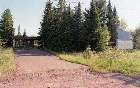 Hiawatha Drive-In Theatre - Marquee Ticket Booth 1999 Courtesy Scott Heckel (newer photo)